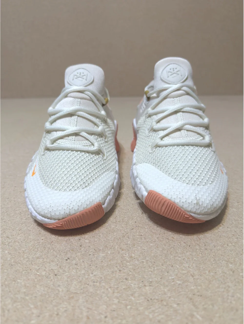 Nike Free Metcon 4 Women’s Size 9 Sail Total Orange Training Shoes CZ0596-104